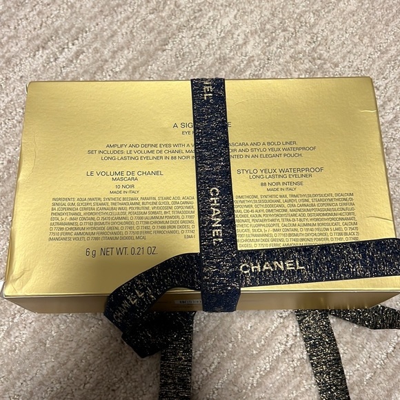 Brand New Holiday Chanel eye makeup set a sight to see Pouch - Picture 6 of 6